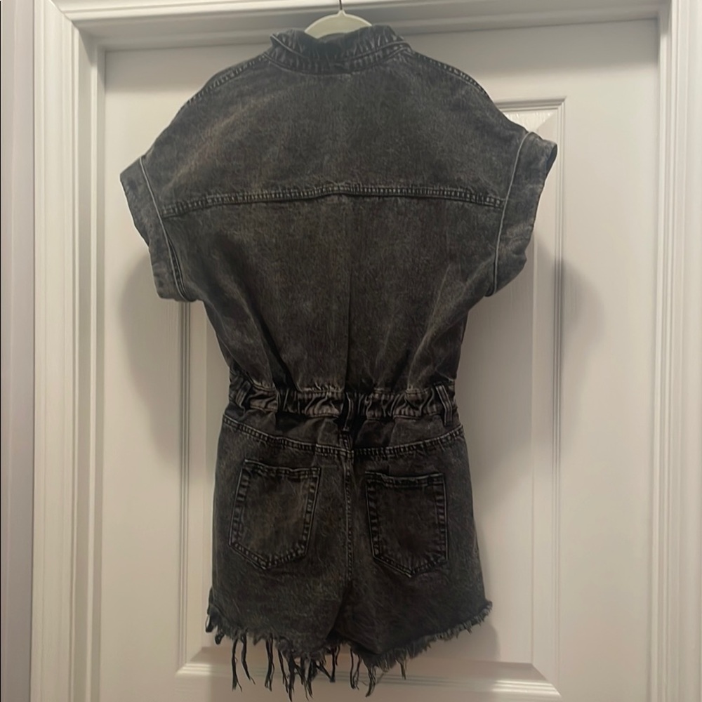 Black Short-Sleeve Jean Jumpsuit with‎ Distressed Hem - Picture 7 of 7